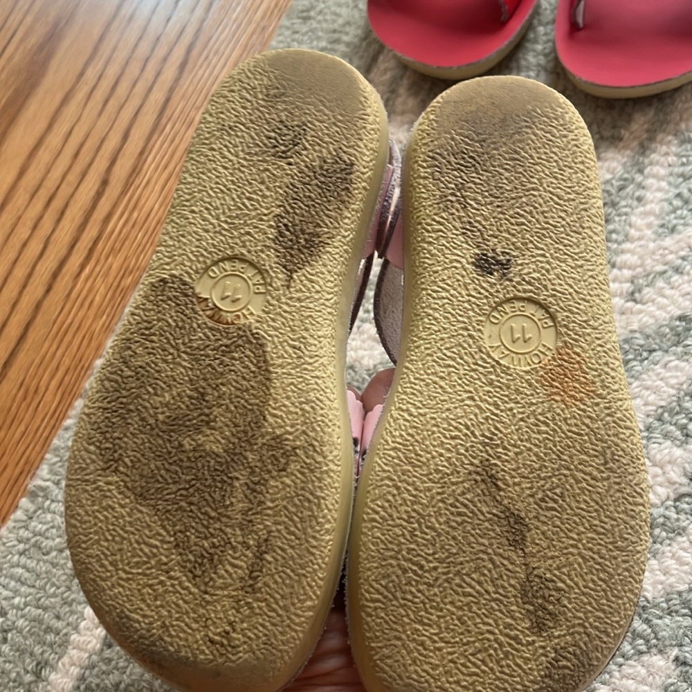 EUC Sun-San Adorable Pink Kids Sandals with Heart Cutouts, size 11 - Picture 2 of 2